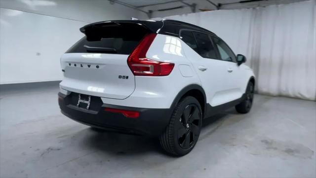 2026 Volvo XC40 Black Edition Ultra, B5 AWD Gas (mild hybrid)