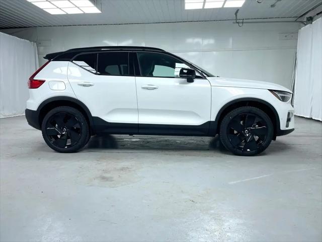 2026 Volvo XC40 Black Edition Ultra, B5 AWD Gas (mild hybrid)