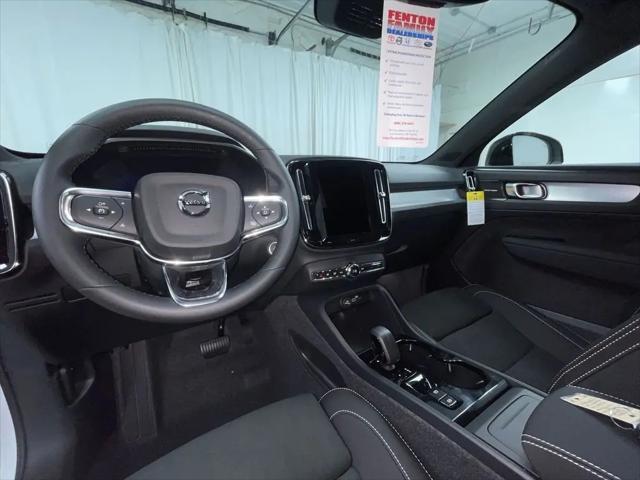 2026 Volvo XC40 Black Edition Ultra, B5 AWD Gas (mild hybrid)