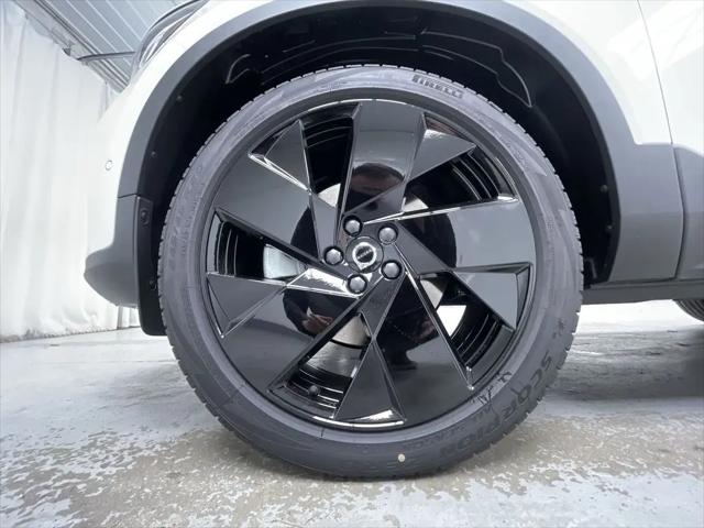 2026 Volvo XC40 Black Edition Ultra, B5 AWD Gas (mild hybrid)