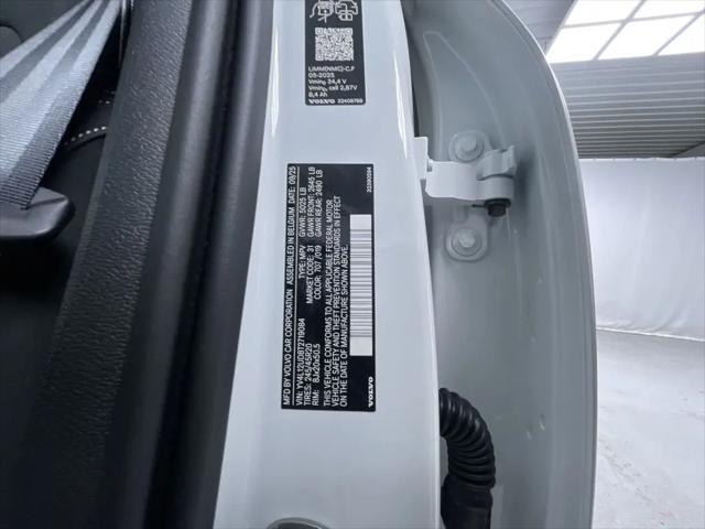 2026 Volvo XC40 Black Edition Ultra, B5 AWD Gas (mild hybrid)