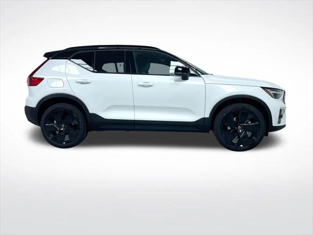 2026 Volvo XC40 Black Edition Ultra, B5 AWD Gas (mild hybrid)