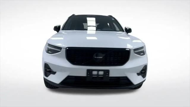 2026 Volvo XC40 Black Edition Ultra, B5 AWD Gas (mild hybrid)