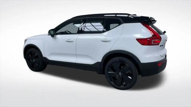 2026 Volvo XC40 Black Edition Ultra, B5 AWD Gas (mild hybrid)