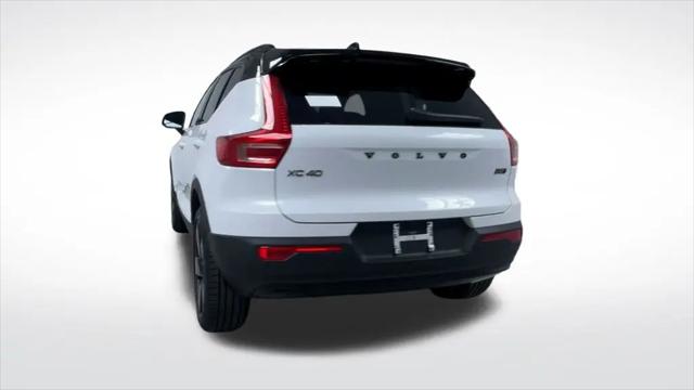 2026 Volvo XC40 Black Edition Ultra, B5 AWD Gas (mild hybrid)