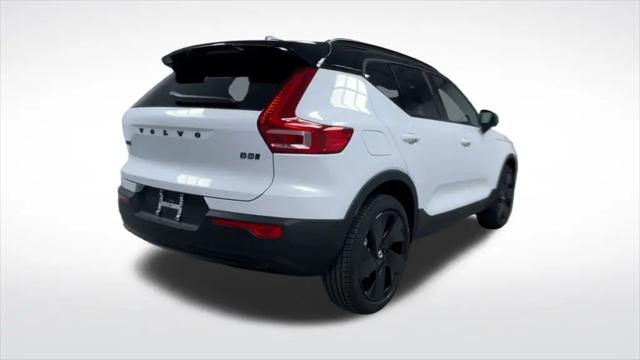 2026 Volvo XC40 Black Edition Ultra, B5 AWD Gas (mild hybrid)