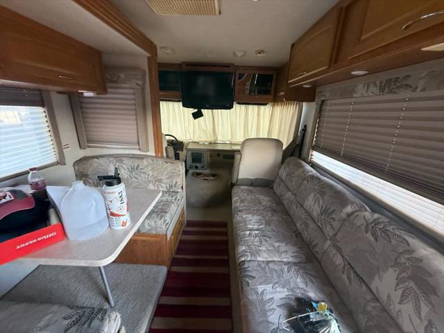 2006 Ford F-53 XL