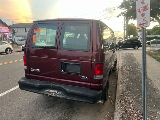 2010 Ford E350 Base
