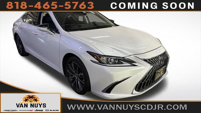 2023 Lexus ES 300h 300h