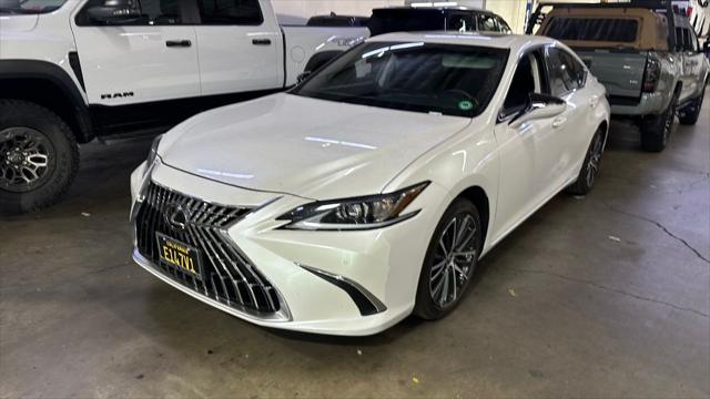 2023 Lexus ES 300h 300h