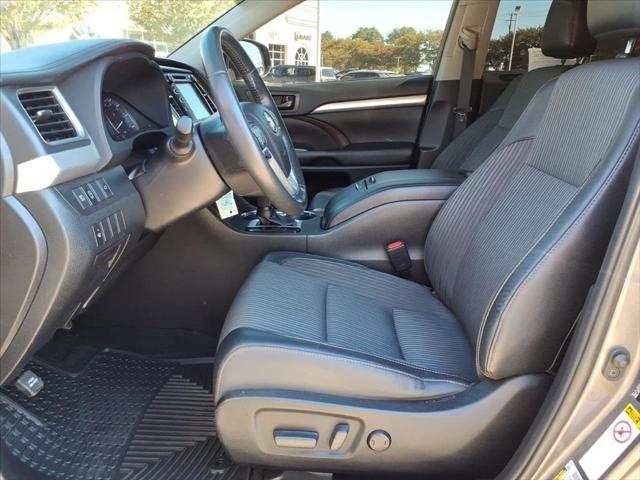 2019 Toyota Highlander LE Plus 2019 Toyota Highlander LE Plus