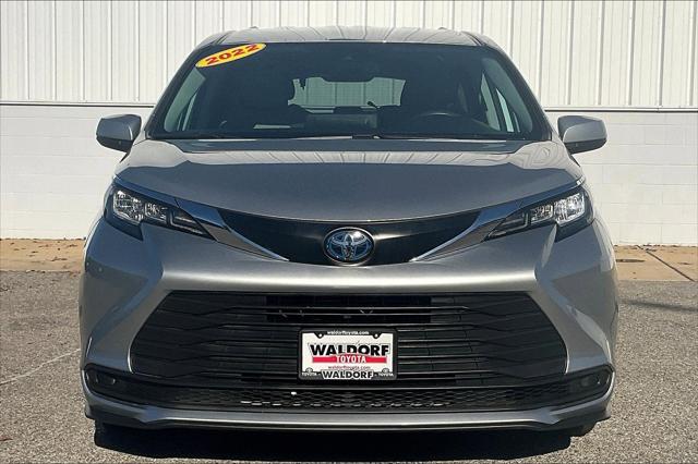 2022 Toyota Sienna LE