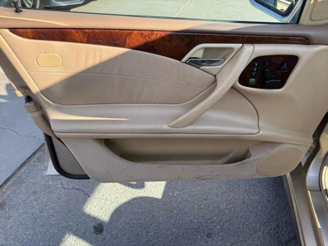 2000 Mercedes-Benz E 320 4M