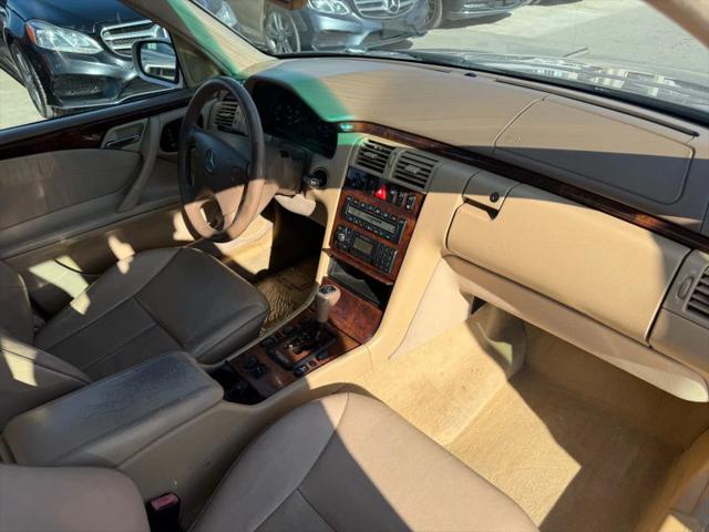 2000 Mercedes-Benz E 320 4M