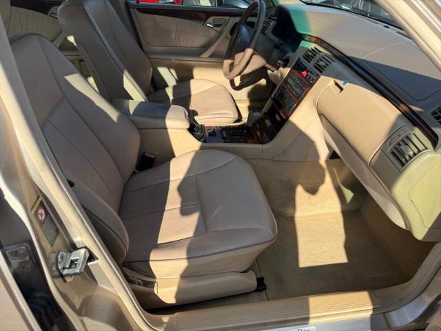 2000 Mercedes-Benz E 320 4M