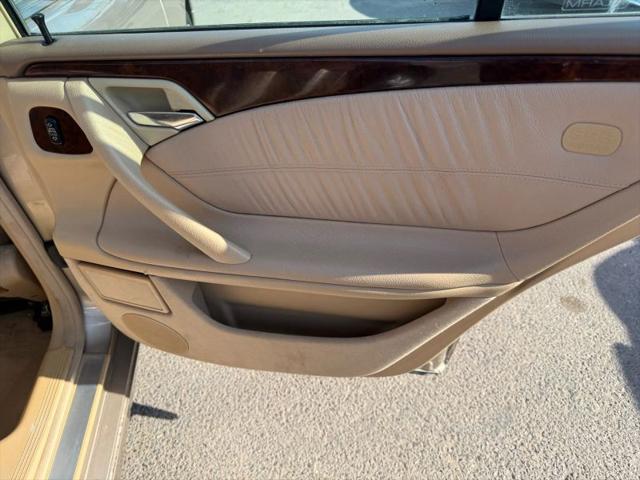 2000 Mercedes-Benz E 320 4M