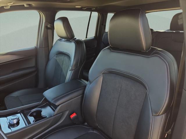 2025 Jeep Grand Cherokee Altitude X 4x2