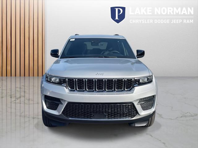2025 Jeep Grand Cherokee GRAND CHEROKEE LAREDO X 4X2