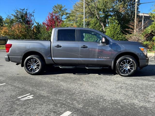 2022 Nissan TITAN Crew Cab SV 4x4 2022 Nissan TITAN Crew Cab SV 4x4