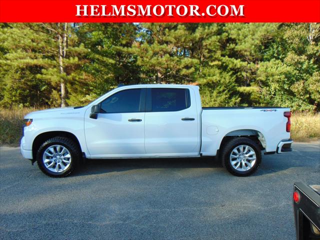 2022 Chevrolet Silverado 1500 4WD Crew Cab Short Bed Custom