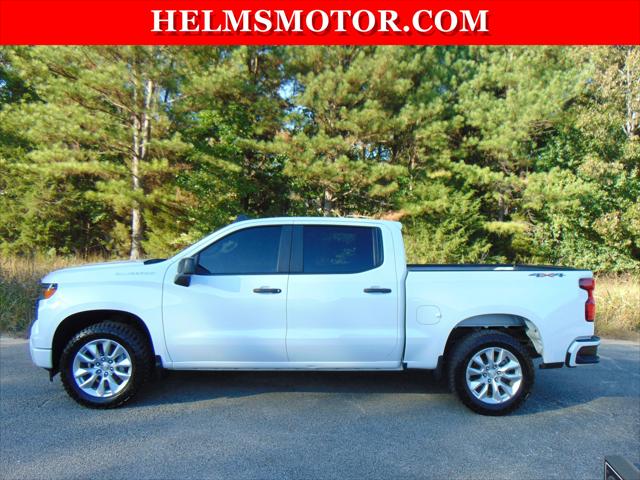 2022 Chevrolet Silverado 1500 4WD Crew Cab Short Bed Custom