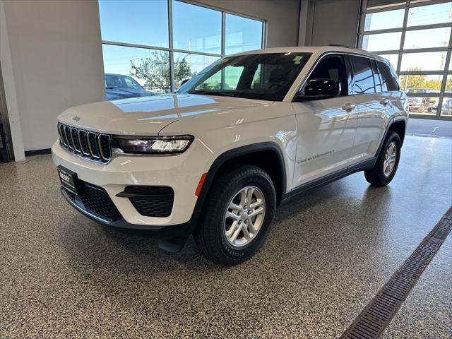 2025 Jeep Grand Cherokee GRAND CHEROKEE LAREDO 4X4