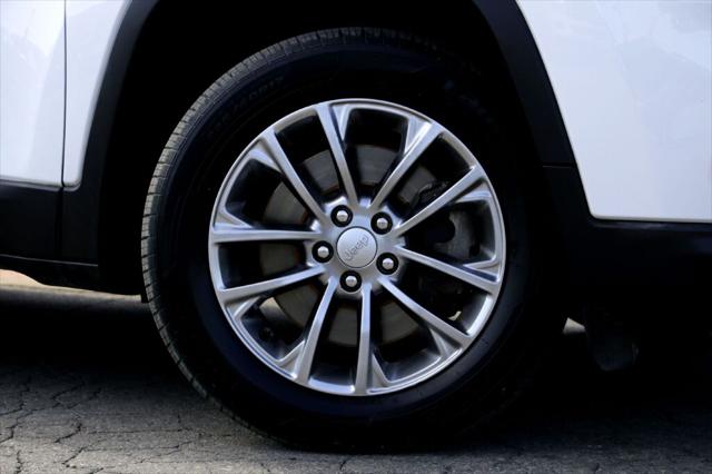 2020 Jeep Cherokee Latitude Plus 4X4 2020 Jeep Cherokee Latitude Plus 4X4