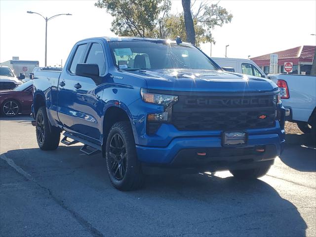 2022 Chevrolet Silverado 1500 4WD Double Cab Standard Bed Custom