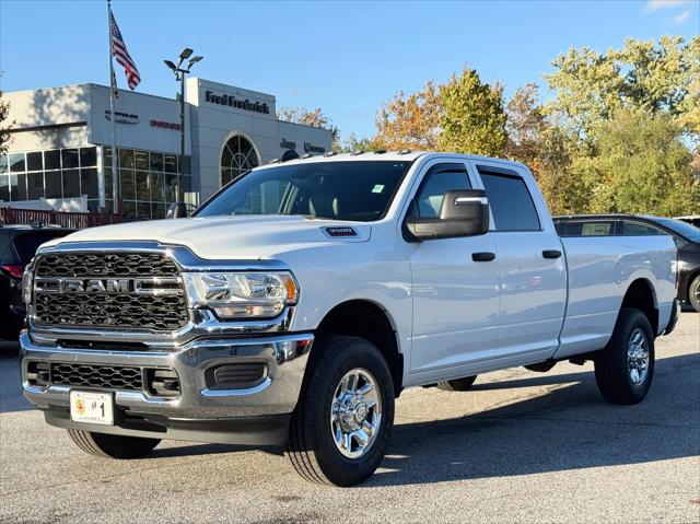 2023 RAM 3500 Tradesman Crew Cab 4x4 8 Box