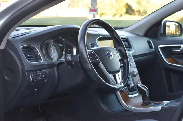 2016 Volvo S60 Inscription T5 Drive-E Platinum