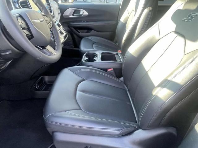 2024 Chrysler Pacifica Hybrid S Appearance Pkg