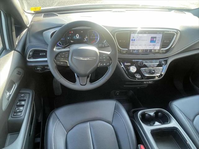 2024 Chrysler Pacifica Hybrid S Appearance Pkg