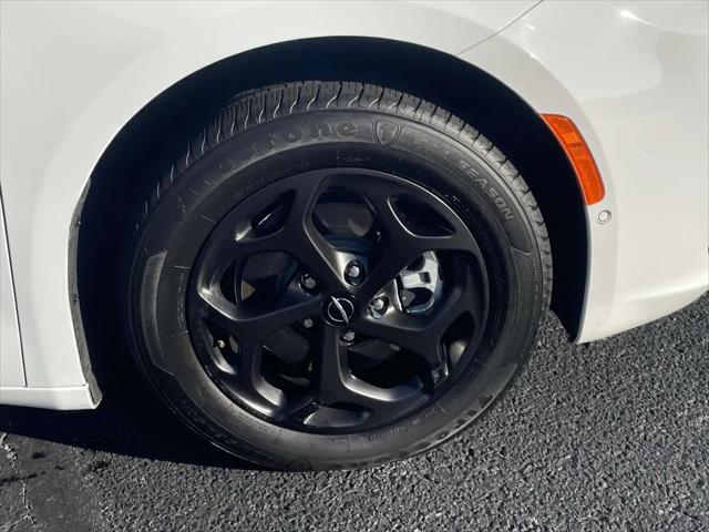 2024 Chrysler Pacifica Hybrid S Appearance Pkg