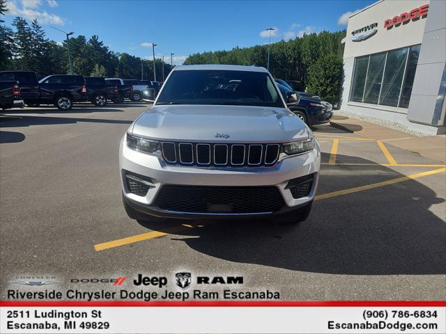 2025 Jeep Grand Cherokee GRAND CHEROKEE LAREDO X 4X4