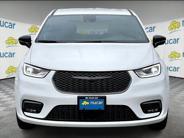2026 Chrysler Pacifica Select AWD