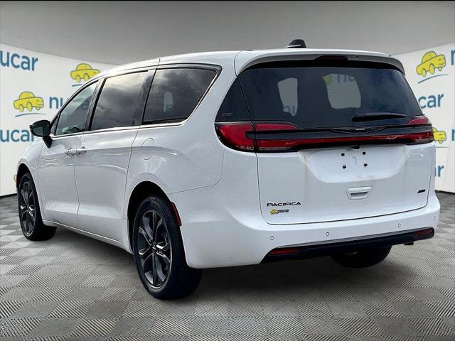 2026 Chrysler Pacifica Select AWD