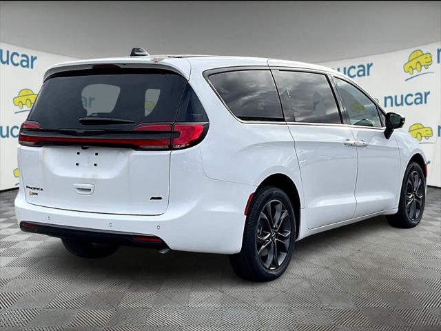 2026 Chrysler Pacifica Select AWD