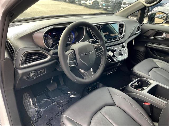 2026 Chrysler Pacifica Select AWD