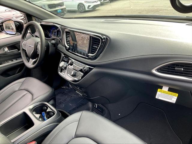 2026 Chrysler Pacifica Select AWD