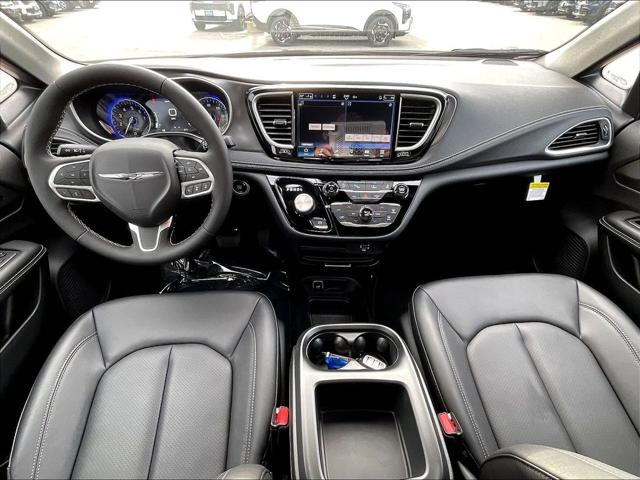 2026 Chrysler Pacifica Select AWD
