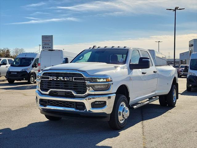 2026 RAM Ram 3500 RAM 3500 TRADESMAN CREW CAB 4X4 8 BOX