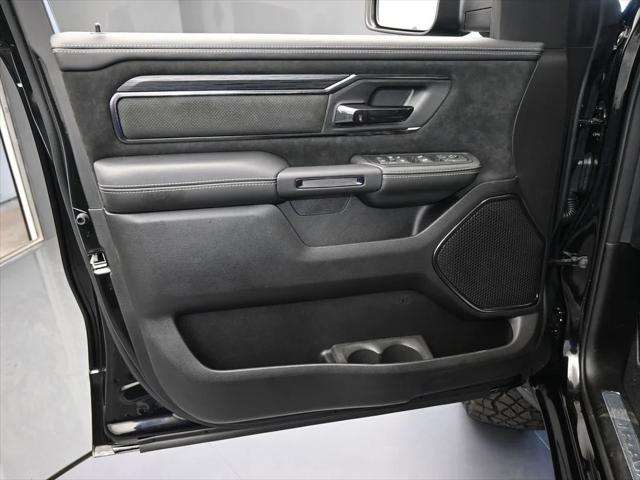 New 2026 Diamond Black Crystal Pearl-Coat Exterior Paint RAM  image 12