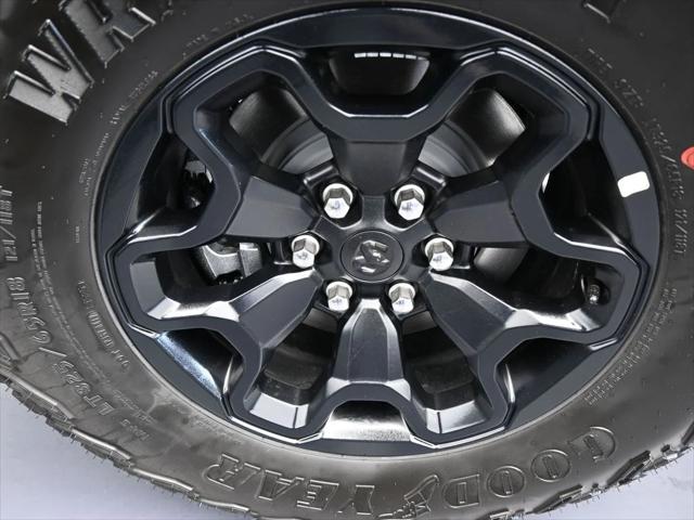 New 2026 Diamond Black Crystal Pearl-Coat Exterior Paint RAM  image 41
