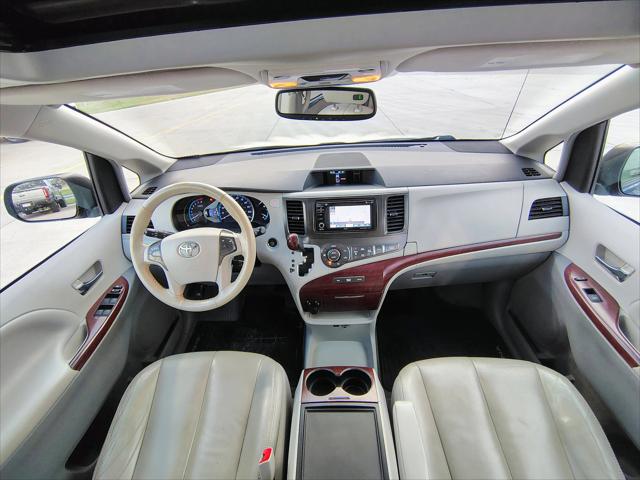 2014 Toyota Sienna XLE V6 8 Passenger 2014 Toyota Sienna XLE V6 8 Passenger