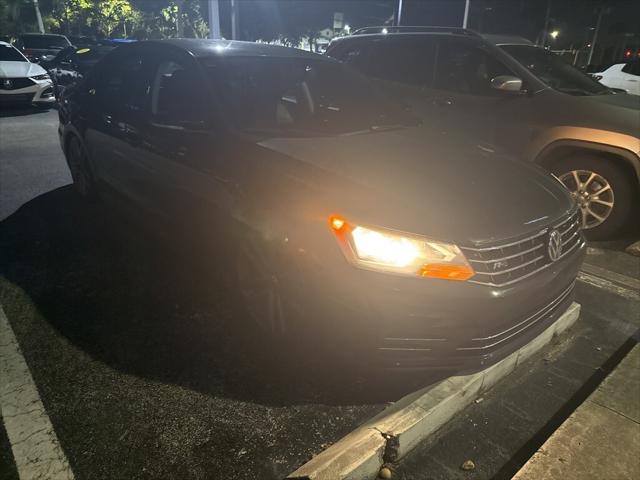 2018 Volkswagen Passat 2.0T R-Line