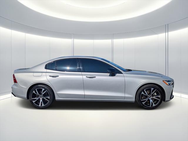 2024 Volvo S60 B5 Plus Dark Theme 2024 Volvo S60 B5 Plus Dark Theme