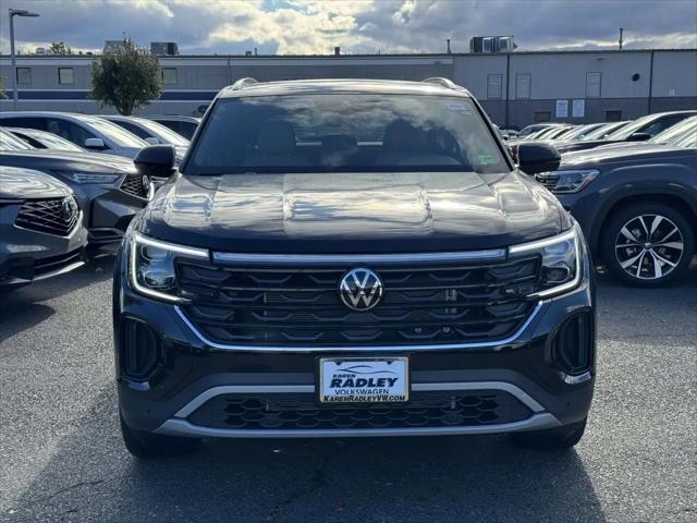 2026 Volkswagen Atlas Cross Sport SE with Technology