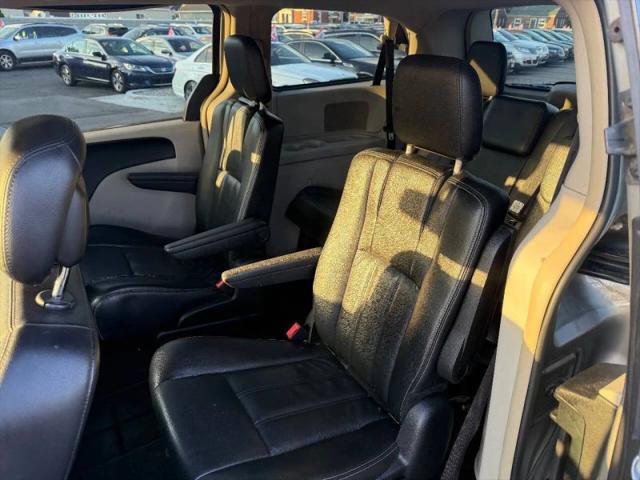 2014 Chrysler Town & Country Touring