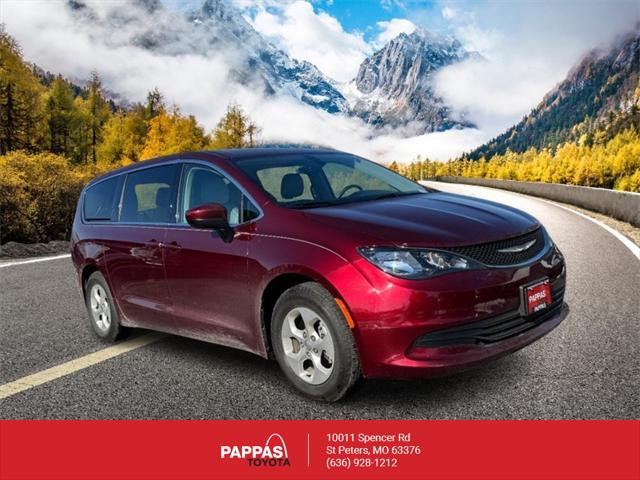 2017 Chrysler Pacifica LX's photo