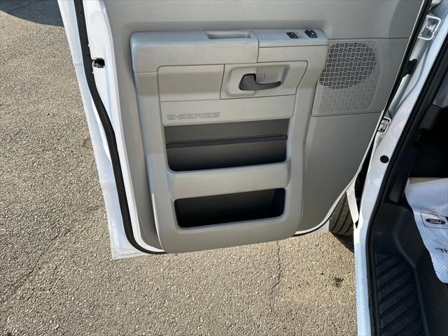 2025 Ford E-350 Cutaway Base